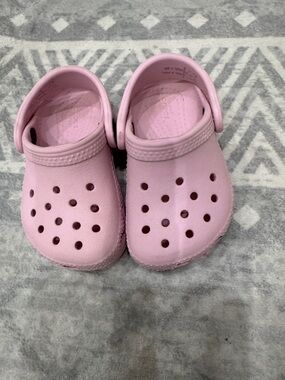 Crocs Toddler Size C5  Pink clog